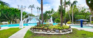 2 piscinas al aire libre