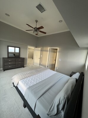 3 室のベッドルーム、WiFi、ベッドシーツ