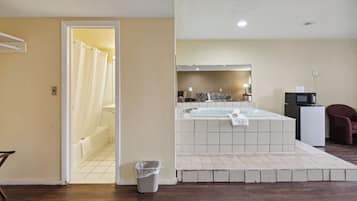 Tabla de planchar con plancha, wifi gratis y ropa de cama