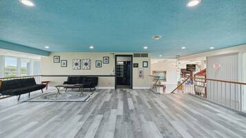 Área de estar no saguão