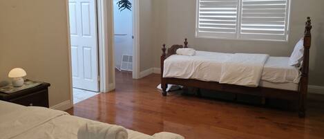 2 bedrooms, iron/ironing board, free WiFi, bed sheets