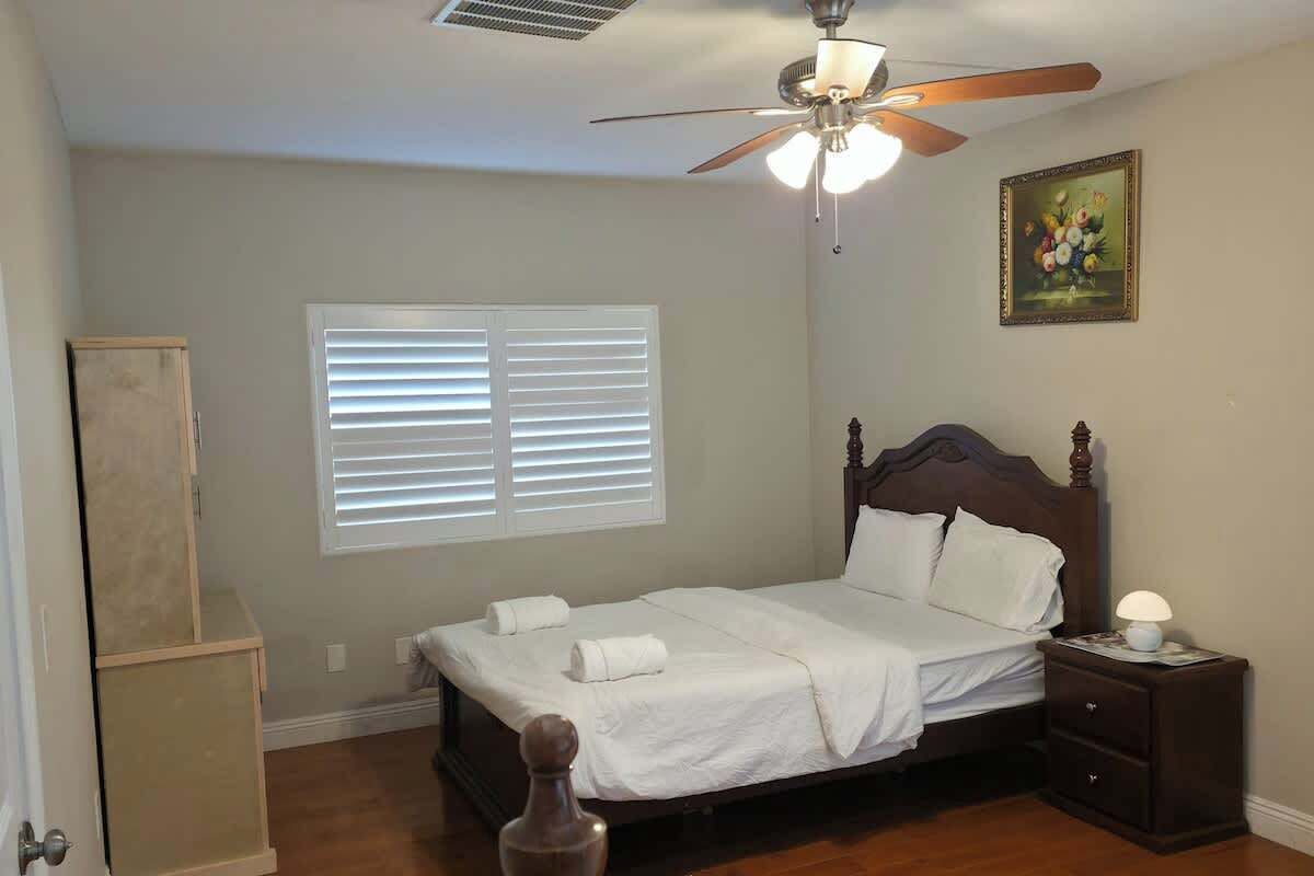 2 bedrooms, iron/ironing board, free WiFi, bed sheets