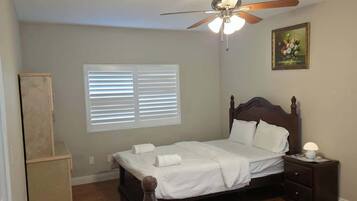 2 bedrooms, iron/ironing board, free WiFi, bed sheets