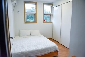 Ropa de cama de alta calidad y tabla de planchar con plancha