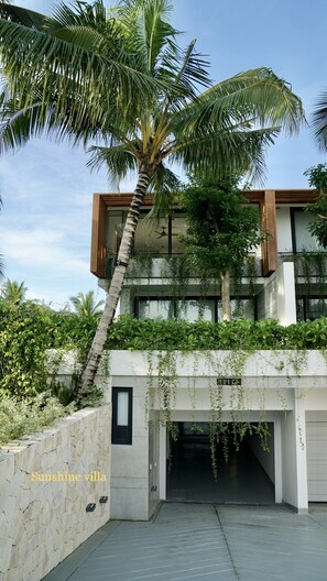 Fachada de la propiedad