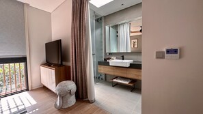 3 bedrooms, in-room safe, individually decorated, individually furnished
