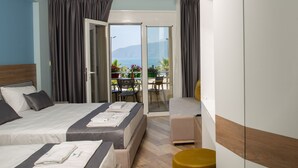 Egyptian cotton sheets, premium bedding, down duvets, memory-foam beds - Veranda Boutique Hotel (Vlorë)