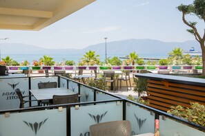 デラックス トリプルルーム | エジプト綿のシーツ、高級寝具、羽毛の掛け布団、低反発ベッド