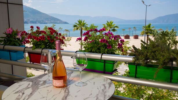 Egyptian cotton sheets, premium bedding, down duvets, memory-foam beds - Veranda Boutique Hotel (Vlorë)