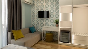 Egyptian cotton sheets, premium bedding, down duvets, memory-foam beds - Veranda Boutique Hotel (Vlorë)