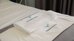 Egyptian cotton sheets, premium bedding, down duvets, memory-foam beds - Veranda Boutique Hotel (Vlorë)