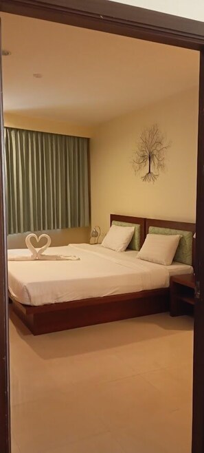 Delux double room | Peti besi dalam bilik, Wi-fi percuma, cadar katil 