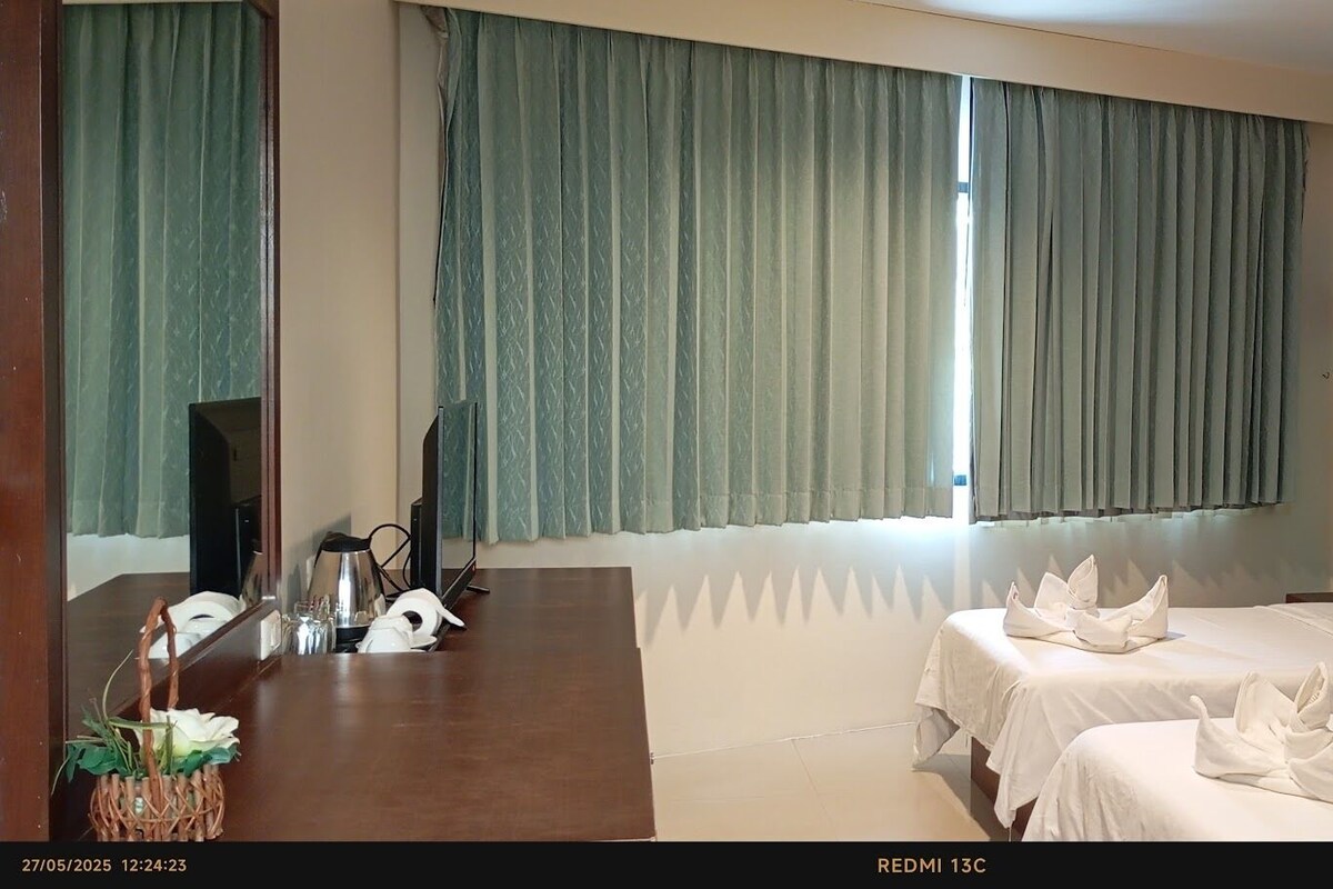 Deluxe Double or Twin Room | In-room safe, soundproofing, WiFi (free), bed sheets