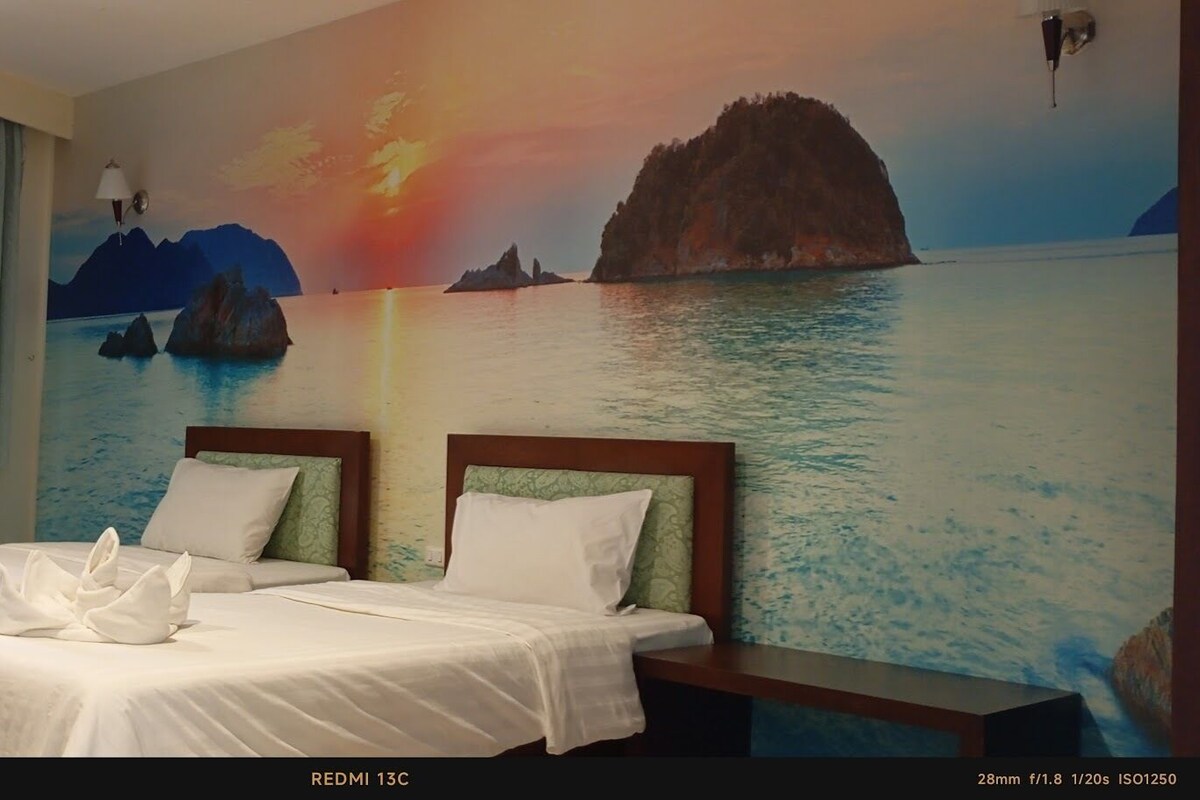In-room safe, soundproofing, free WiFi, bed sheets