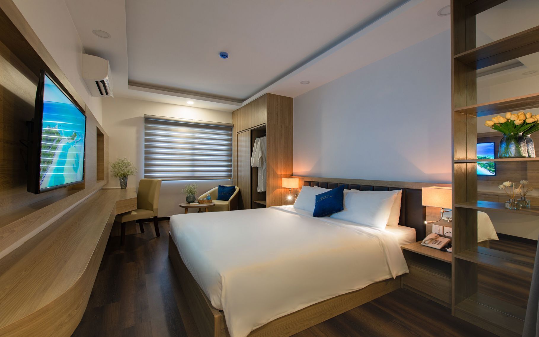 Minibar, blackout curtains, free WiFi, bed sheets