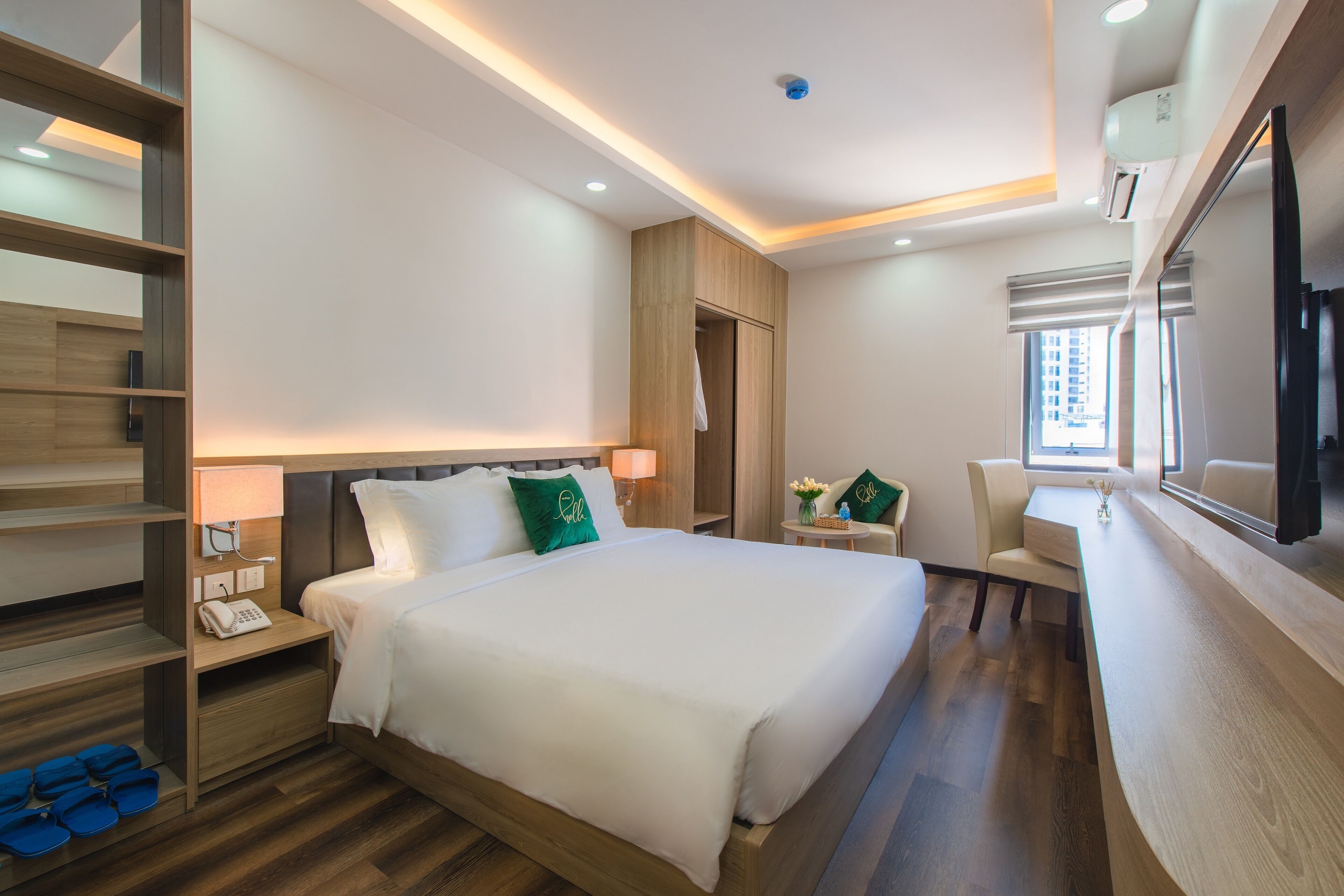 Minibar, blackout curtains, free WiFi, bed sheets