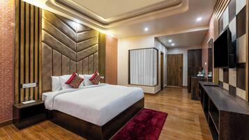 Escritorio, wifi gratis y ropa de cama