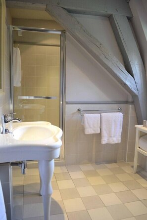 Bathroom - Château de Lalande (Annesse-et-Beaulieu)