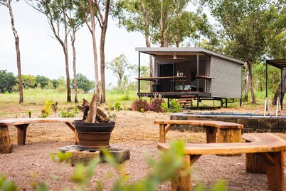 Spacious modern Bungalow Desert Rose: 10 minutes to Litchfield National Park