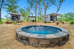 Outdoor pool - Spacious modern Bungalow Desert Rose: 10 minutes to Litchfield National Park (Rum Jungle)