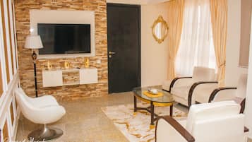 Estudio presidencial | Escritorio, espacio para trabajar con laptop y wifi gratis