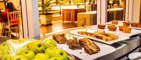 Petit déjeuner à emporter compris tous les jours