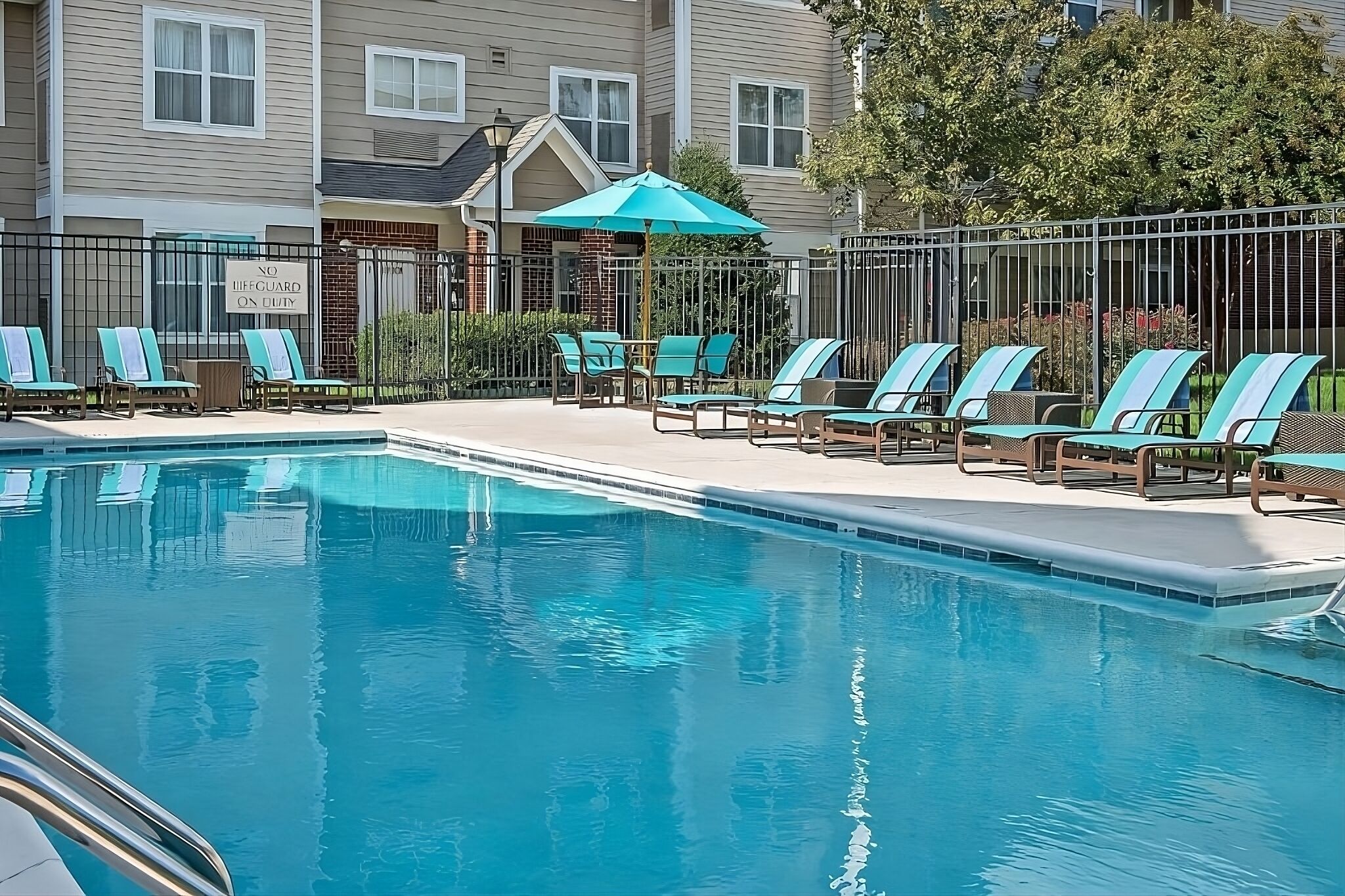 Pets Allowed! Unit with Fully-equipped Kitchen! Comes w/ FREE Breakfast & Pool!