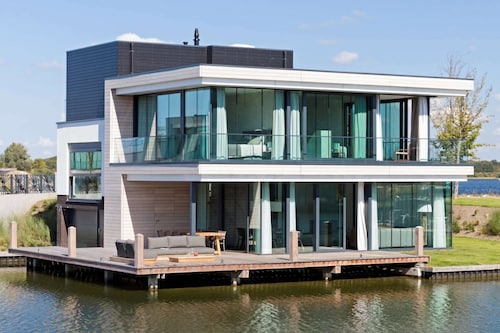 Waterfront holiday home in Arnemuiden