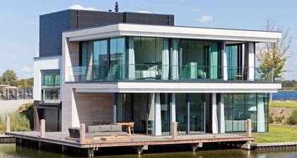Waterfront holiday home in Arnemuiden