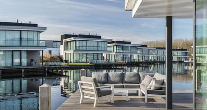 Villa with private pool on the Veerse Meer