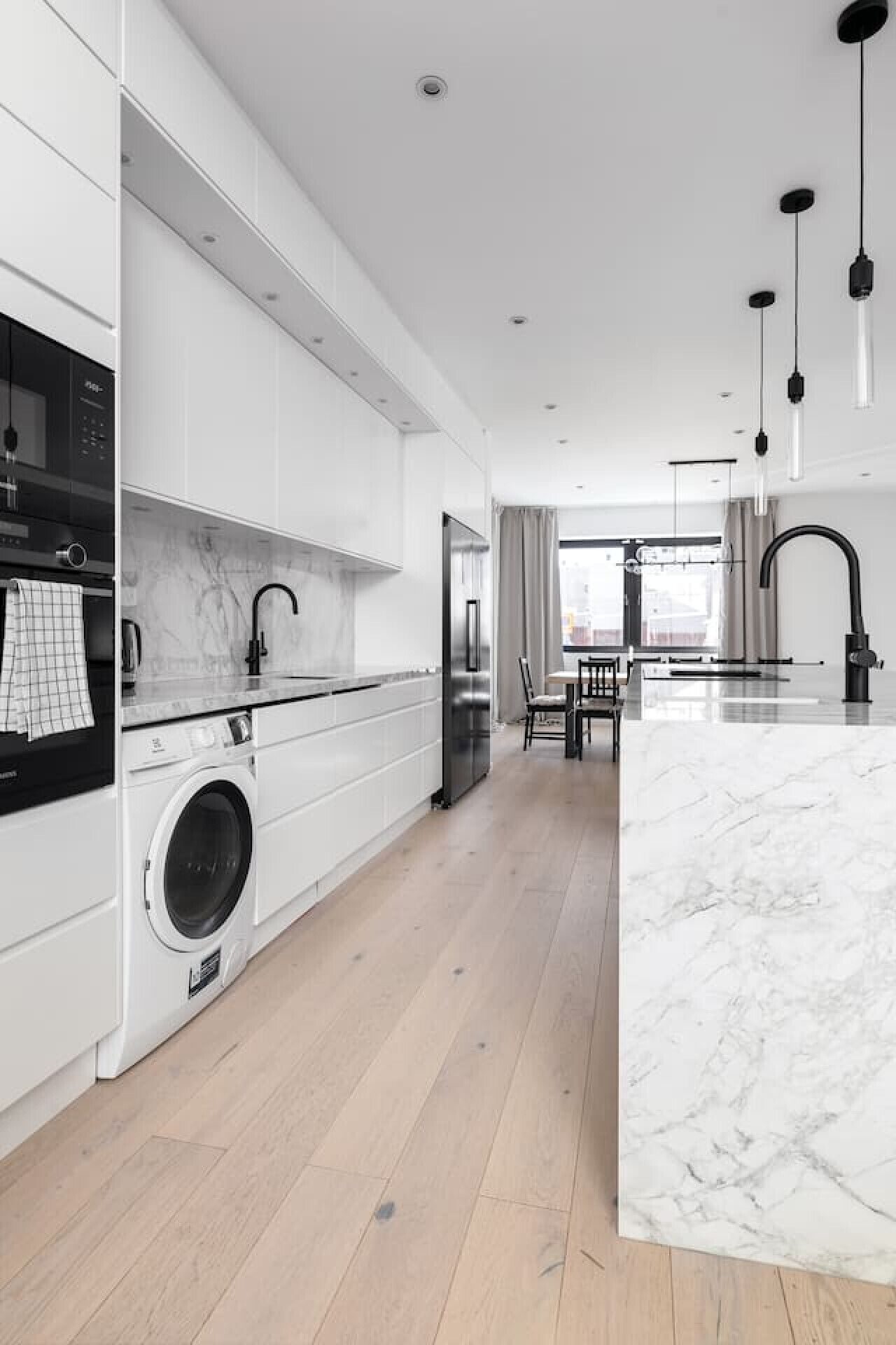 Frigorifero, microonde, forno, piano cottura