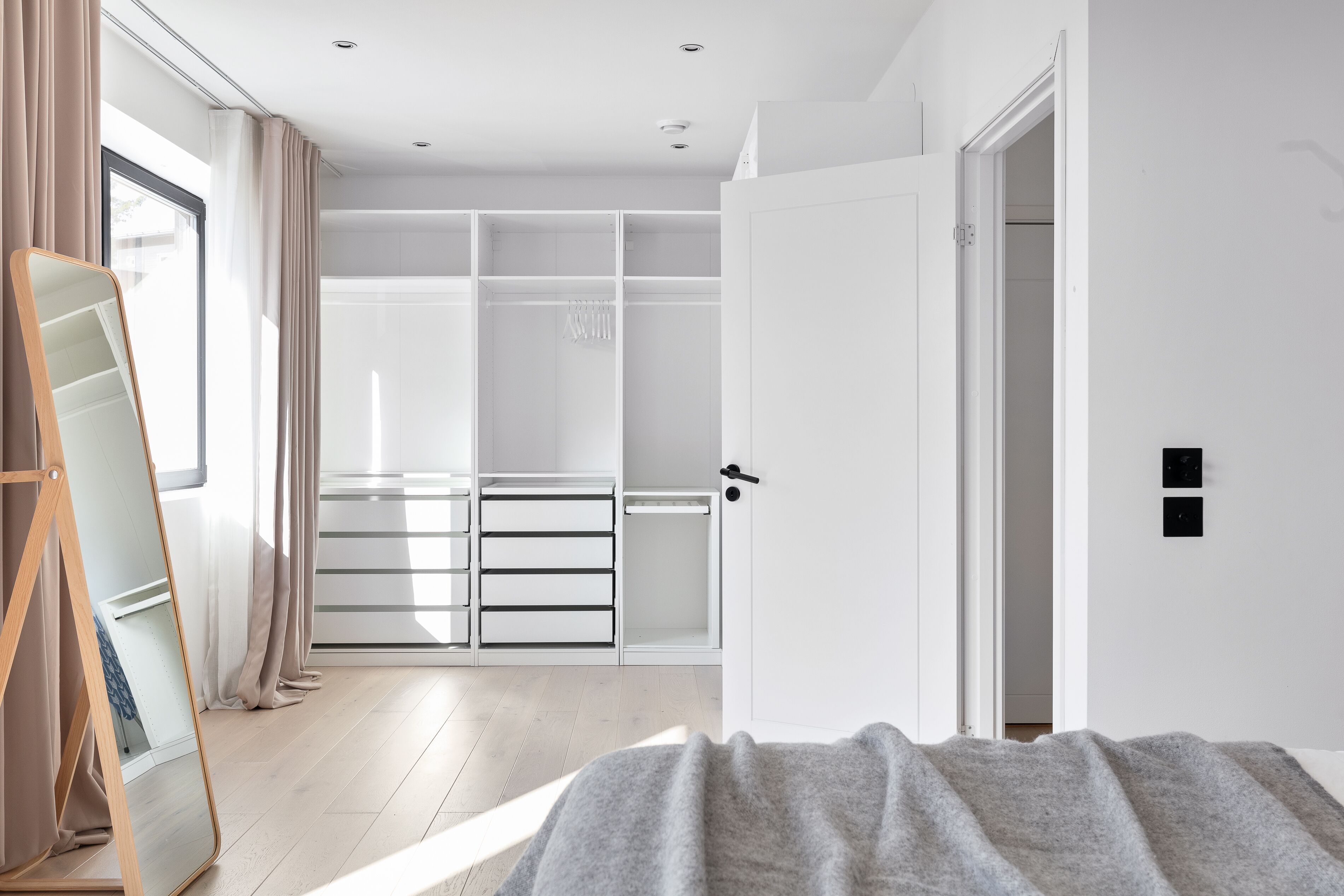 3 bedrooms, iron/ironing board, travel crib, free WiFi