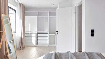 3 bedrooms, iron/ironing board, travel crib, free WiFi