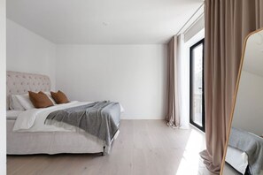 3 chambres, fer et planche à repasser, lit de bébé portatif