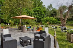 Terrace/patio - Sure Hotel by Best Western Lille Tourcoing (Bondues)