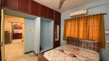 3 bedrooms, iron/ironing board, WiFi