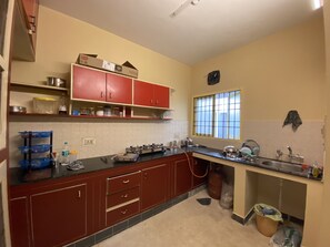 Fridge, dining tables - 3BHK flat in adyar near IT corridor (Chennai)