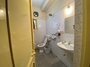 Shower - 3BHK flat in adyar near IT corridor (Chennai)