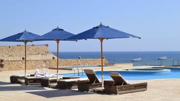 Hồ bơi ngoài trời