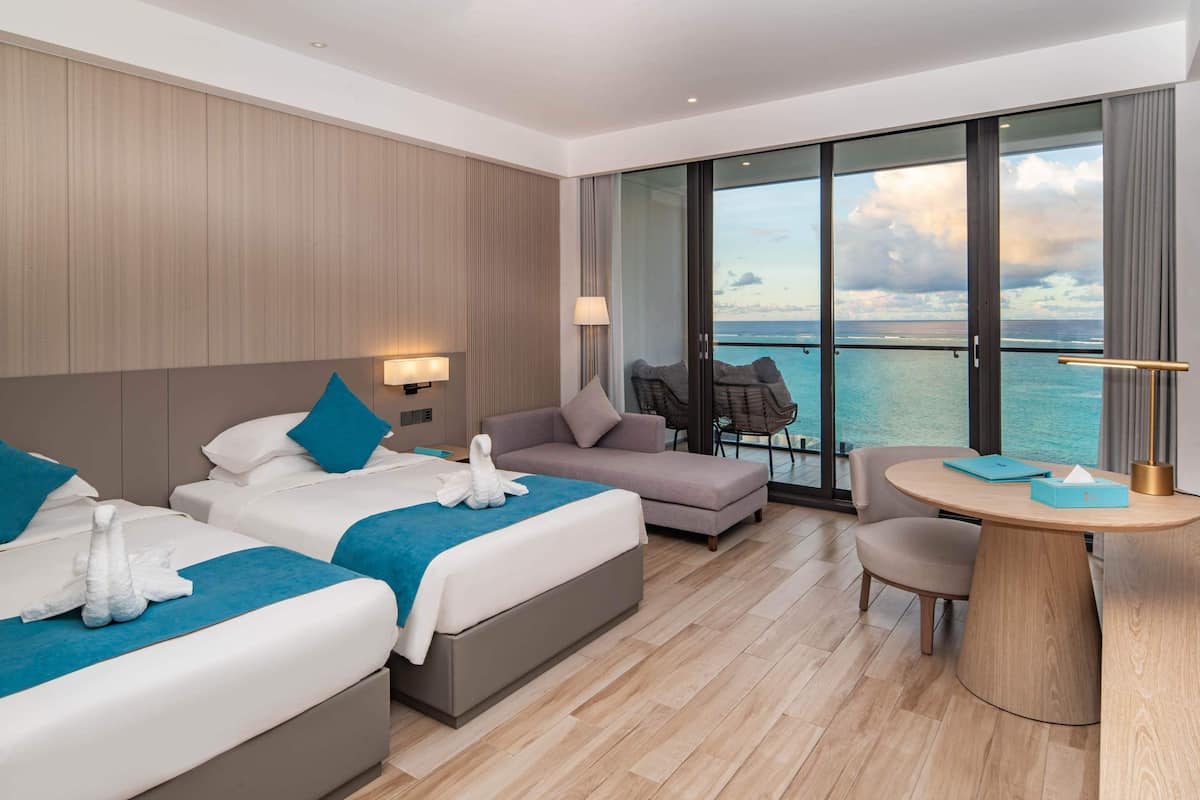 Chambre Panoramique, vue océan | Literie de qualité supérieure, couette en duvet d'oie, minibar