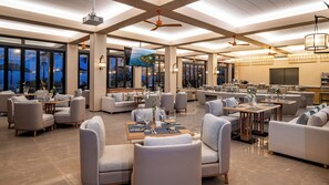 3 restaurantes; se sirven desayunos, almuerzos y cenas