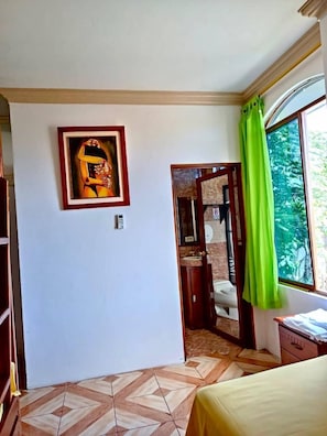 2 habitaciones, tabla de planchar con plancha y wifi gratis 