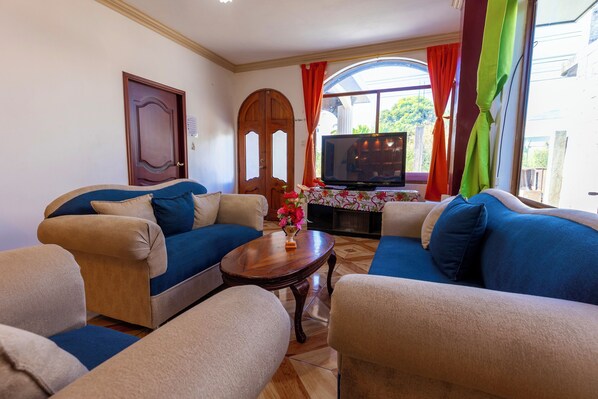A living room with two sofas, a coffee table, and a TV.