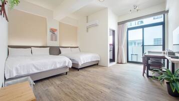 Family Room with Balcony | Desk, free WiFi, bed sheets