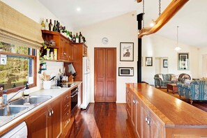 Microwave, oven, dishwasher, coffee/tea maker - Midnight's Promise - Promise 2 - Vineyard accommodation with valley views (LOVEDALE)