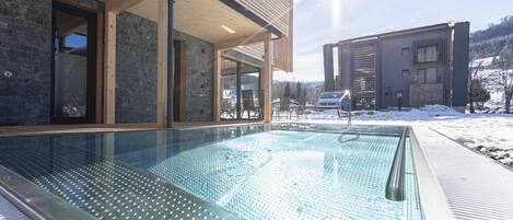 UppvÀrmd pool