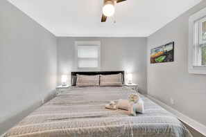 3 bedrooms, iron/ironing board, free WiFi, bed sheets
