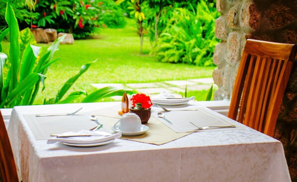 Daily continental breakfast for a fee - villarafia (Praslin Island)