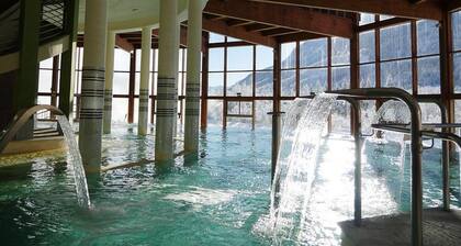 Cozy Mountain Studio with Balcony, Near Ski & Spa, 4 Sleeps - Le Monêtier-les-Bains