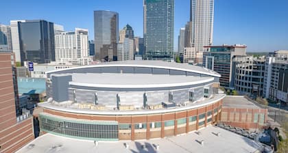 Mini Golf & Bocce Court w/ Outdoor BBQ - less than 1 mile from Camp North End